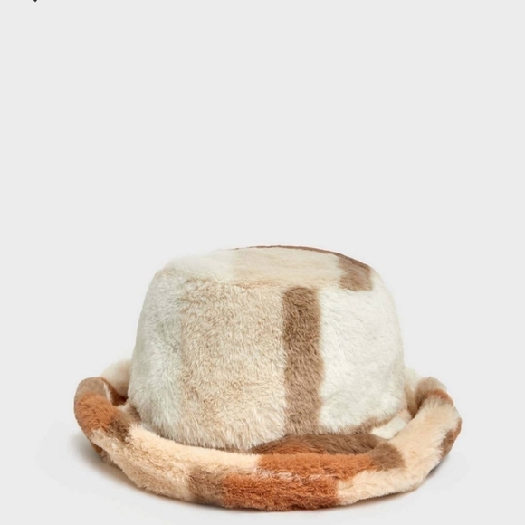 New Look Faux Fur Bucket Hat Cream - Picture 1 of 4